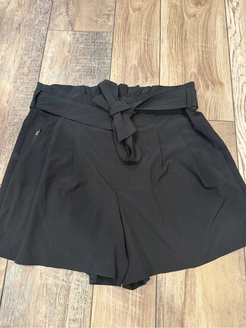 Athleta Skyline ii Black Paperbag Shorts with Tie Belt Size 10